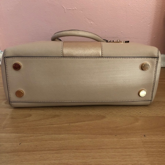 Michael Kors Blush Bag / Purse w/ Removable Strap - Picture 8 of 15